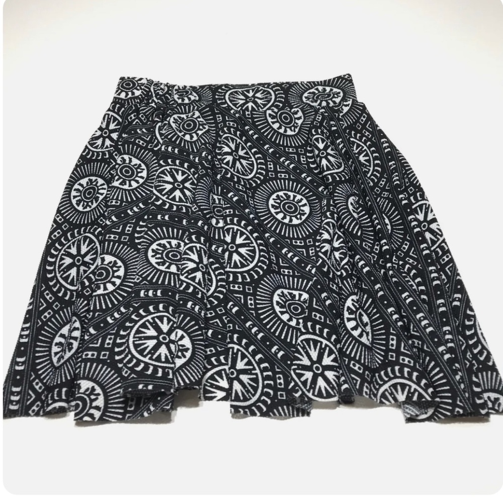 BNWT ! True Rock Black/White Skirt Size S
